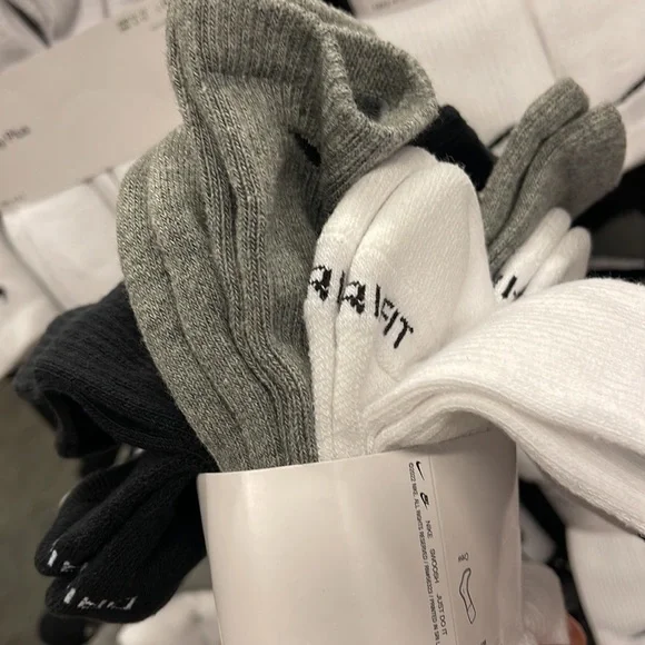 NIKE 
Training Crew Socks (6 Pairs)
Nike Everyday Cushioned

NWT - Picture 14 of 16